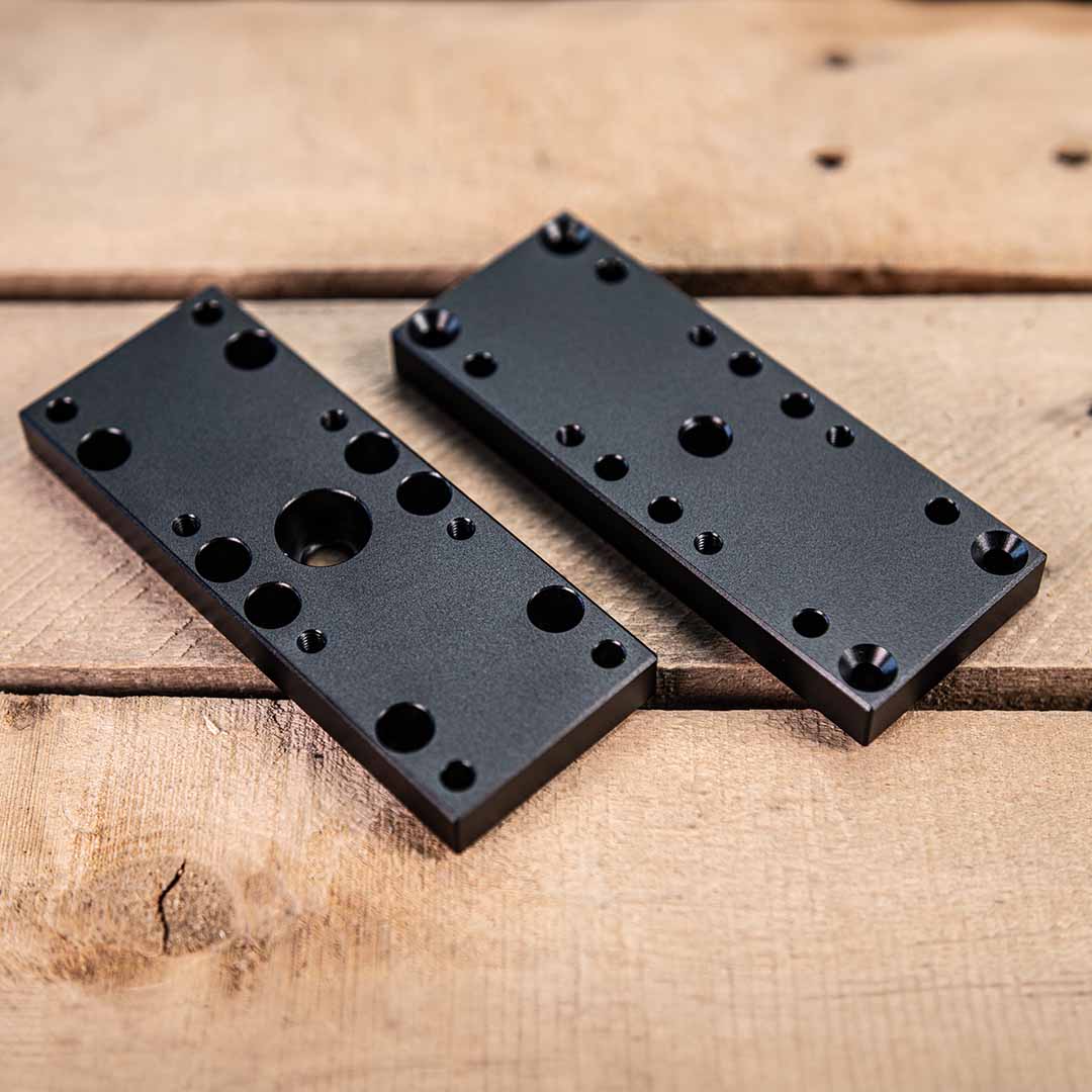 MetMo Dual Vise Adaptor Plate Fractal Vise, black anodized aluminium front and back