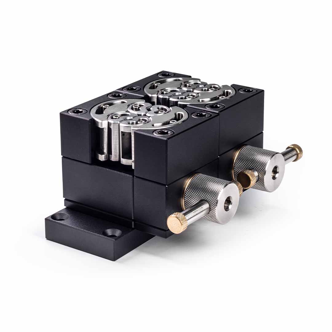 MetMo Dual Vise Adaptor Plate Fractal Vise, black anodized aluminium in use with 2 vices