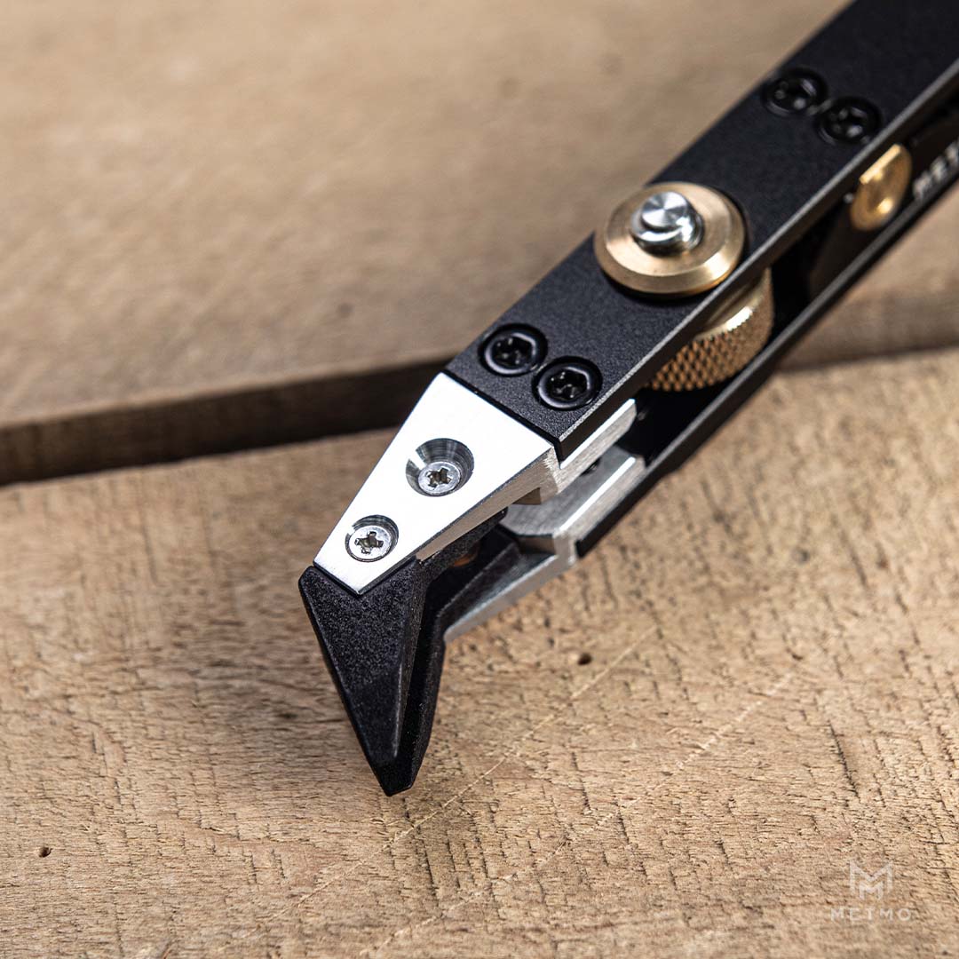 Nylon Micro Angled Tip attached to MetMo Precision Grip
