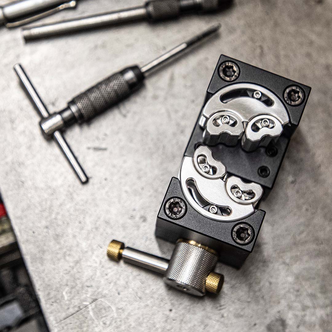 Tool - MetMo Black Fractal Vise 32