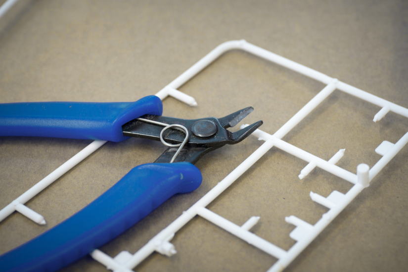 Sprue cutter