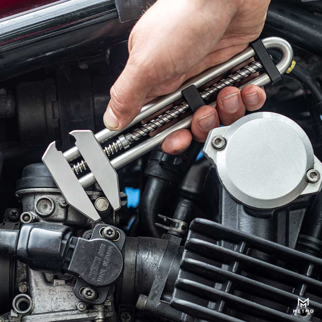 MetMo Grip Being used on a motorbike