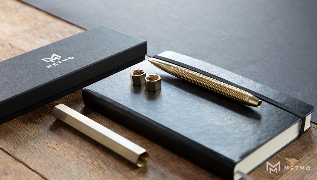 Load video: MetMo dual threaded pen being used to fiddle and write