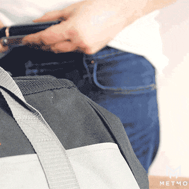 A close-up animated view of the MetMo driver fitting into a side pocket of a carry bag.