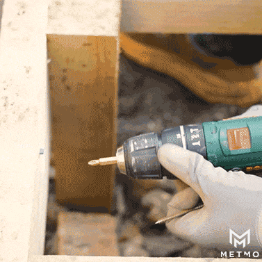 A GIF showing the MetMo driver in action, with the handle being turned to demonstrate the smooth operation of its geared mechanism.