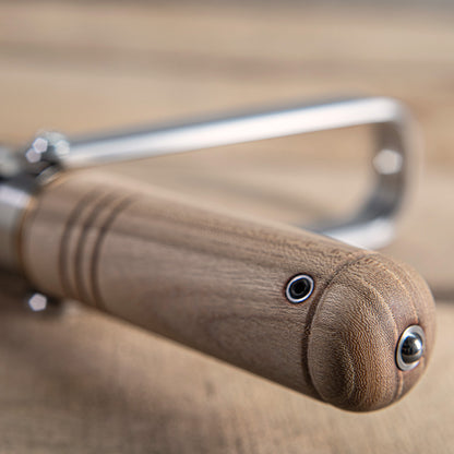 Close up of MetMo Driver's Wood handle with steel plunger