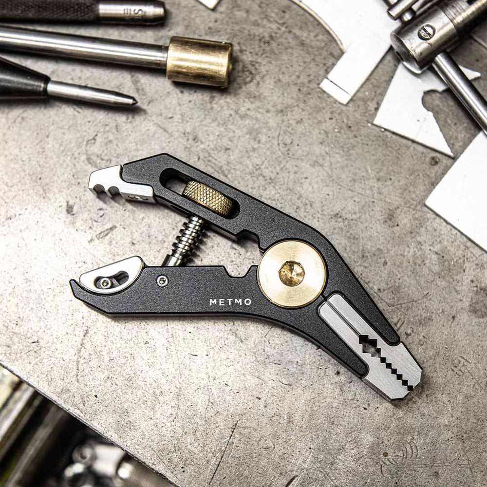 MetMo Black Pocket Grip | Aerospace Grade Aluminium Multi-Tool