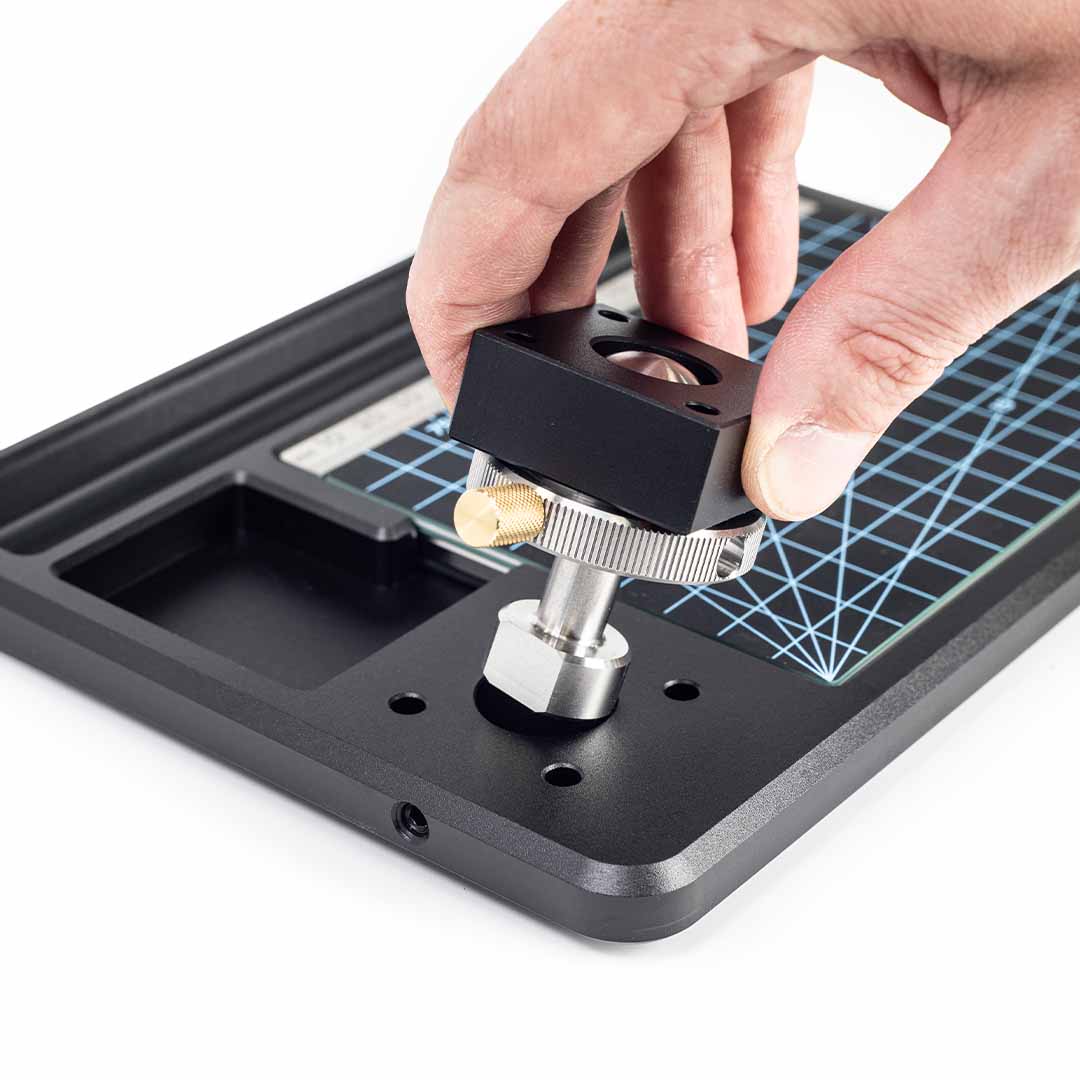 metmo desktop workstation with metal ball jointed attached
