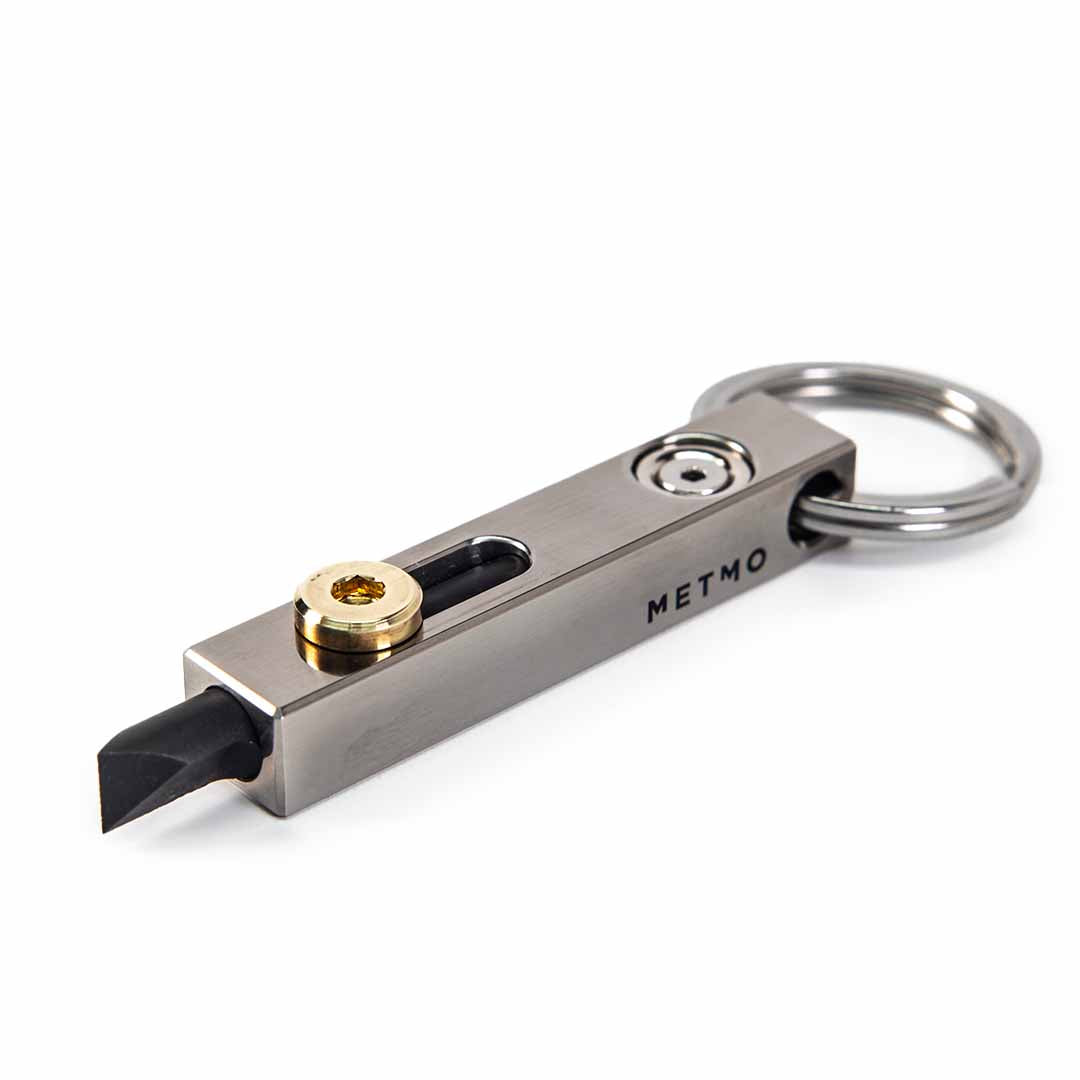 MetMo Edge In Titanium On white background from front