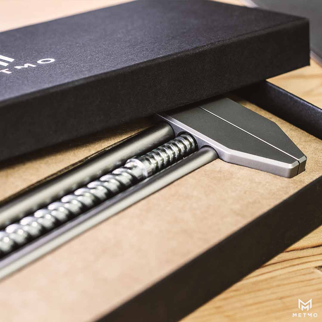 MetMo Girip in a gift box