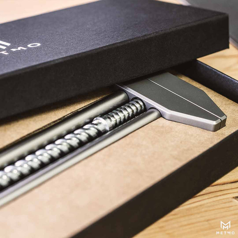 MetMo Girip in a gift box