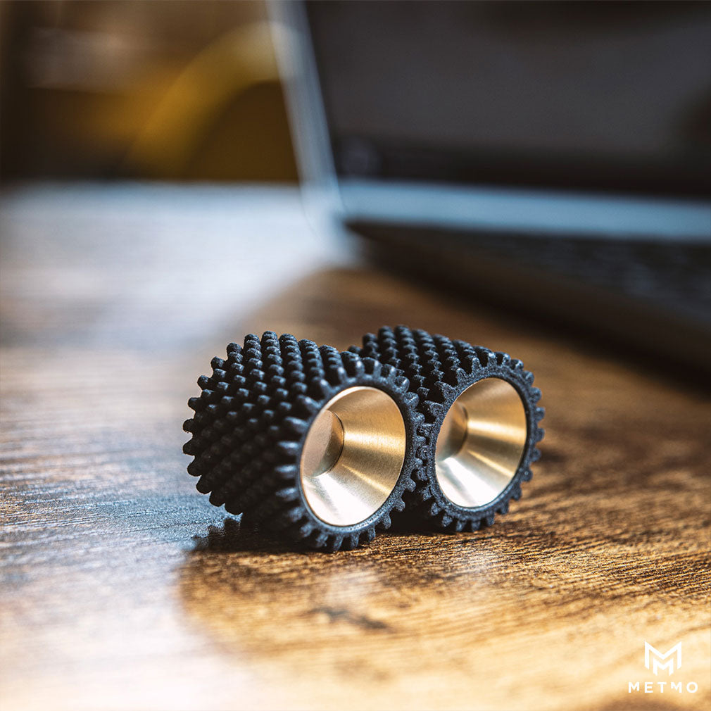 MetMo Helico Spur on a desk at the office