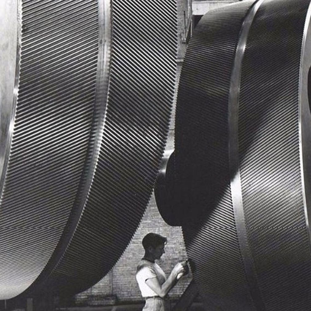 Fitting Helical gears in a turbine room
