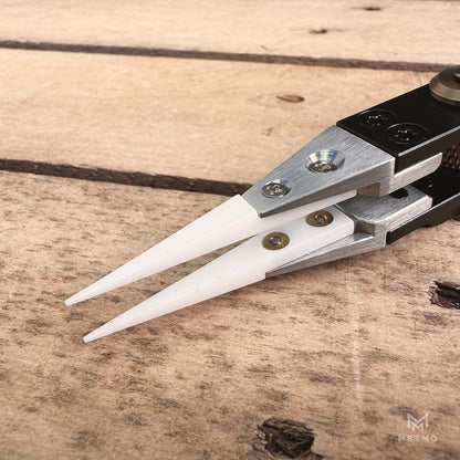 Ceramic Micro Tips, fitted to a MetMo precision grip 