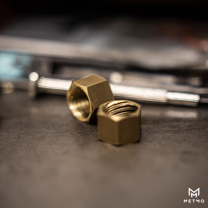 Dual threaded nuts on the workbench for a metmo Pen