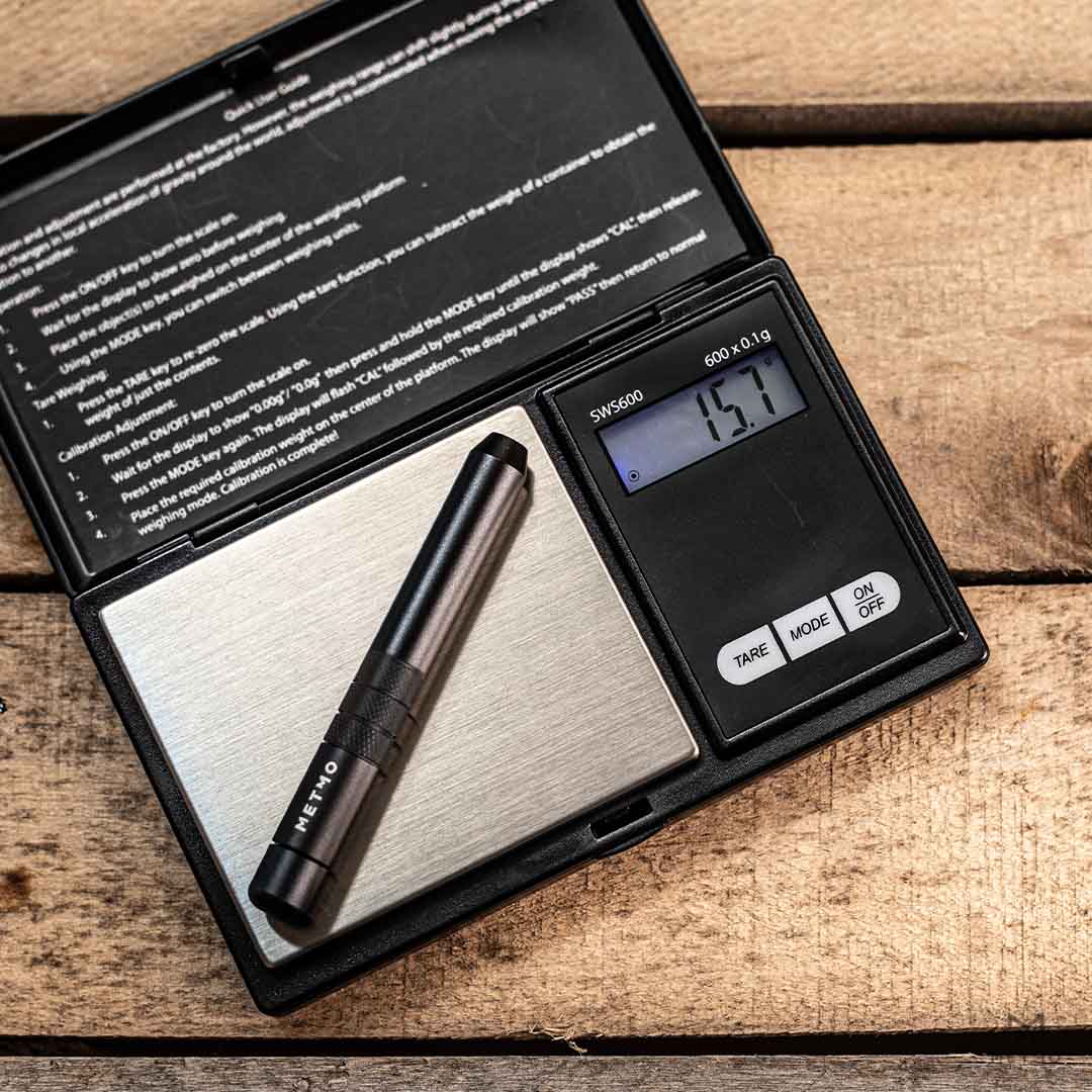 MetMo Black Aluminium Stubster on a scale, showing weight of 15.7 grams.