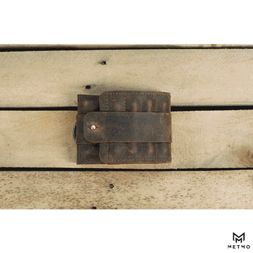 Animation of opening the leather tool pack to display the Pocket Driver, Magnetic Bit Case and further screwdriver bits inside.