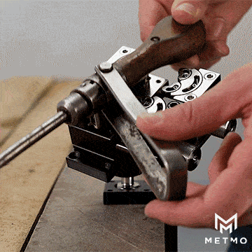 metmo ball joint fitted with two fractal vises using adaptor plate gif showing retro driving being clamped