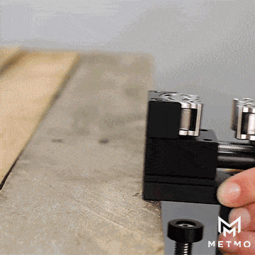 metmo fractal vise gif clamping on to the base of a miniature figurine