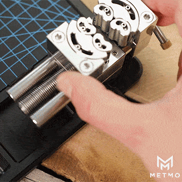 MetMo fractal vise quick release gif showing secure and stable hold after tightening