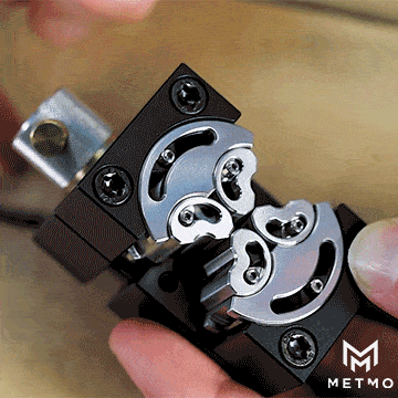 MetMo Fractal Vice in black gif showing closing action winding with finger