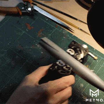 metmo fractal vise gif showing model glueing and painting with compact storing