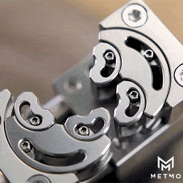 stainless steel gif showing closing action and jaws shifting to give tight close