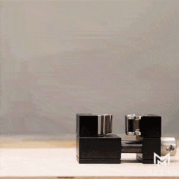 metmo fractal vise gif showing grip of silicone rubber feet as it is raised and tilted on wooden platform