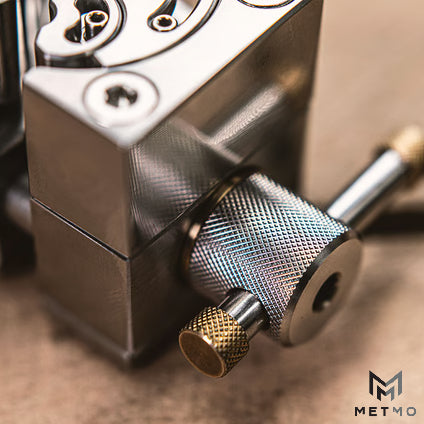 fractal vise close up showing knurled texture of stainless steel vice adjuster