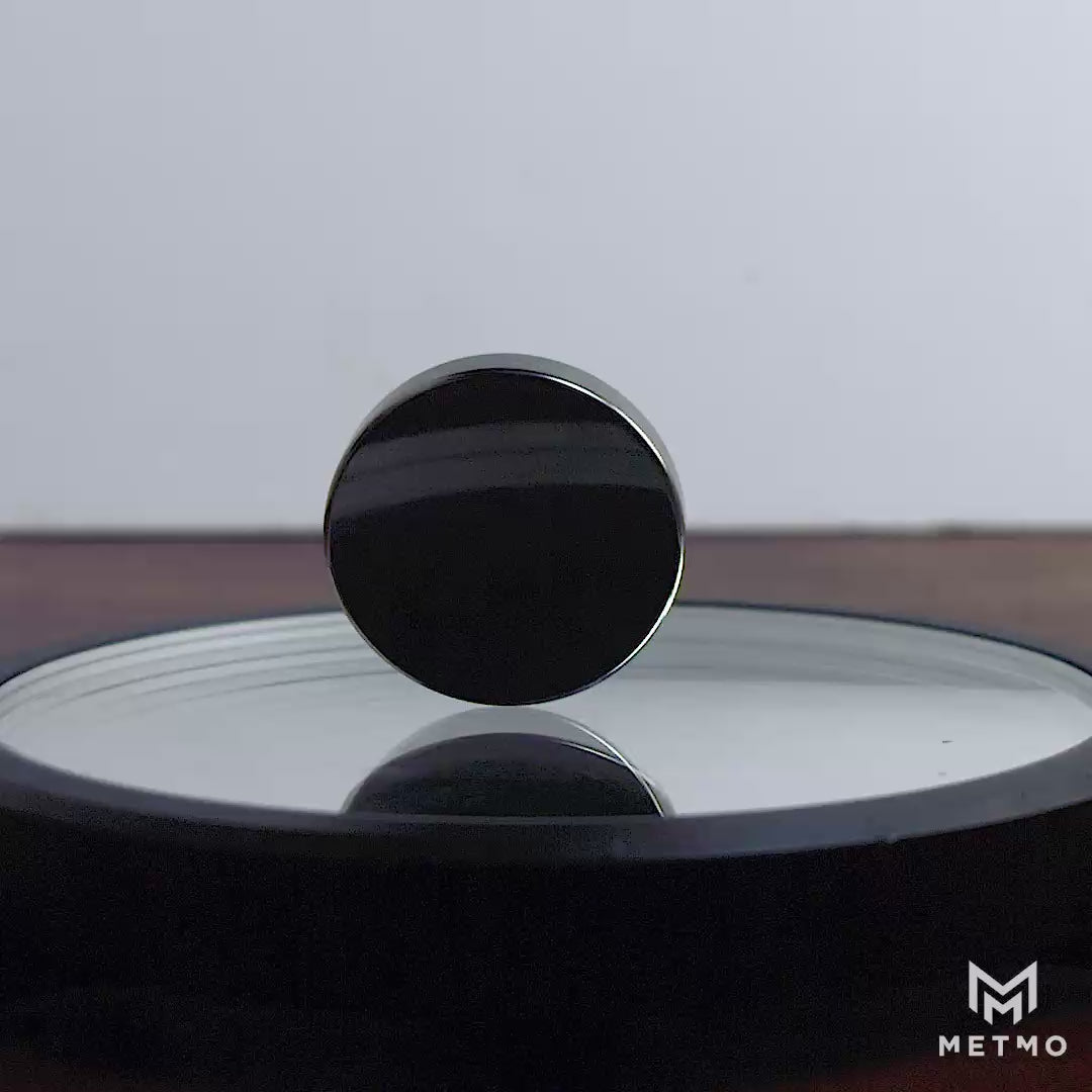 Newtonian Mirror