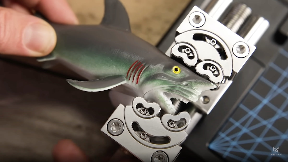 Load video: The MetMo fractal vice in use clamping difficult objects